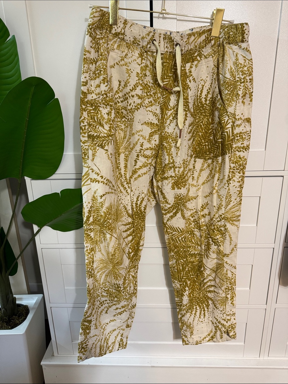 Pilcro Ankle Cropped Drawstring Pants in Mustard Fern Print